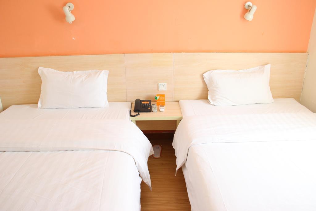 7Days Inn Beijing Railway Station Guangqu Gate Metro Station Luaran gambar